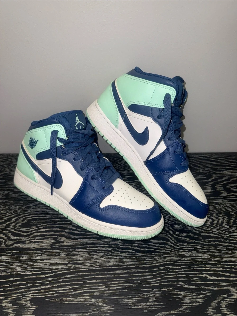 Nike Air Jordan 1 Mid Blue Mint Youth Size 7Y Basketball Sneakers Athletic Shoes